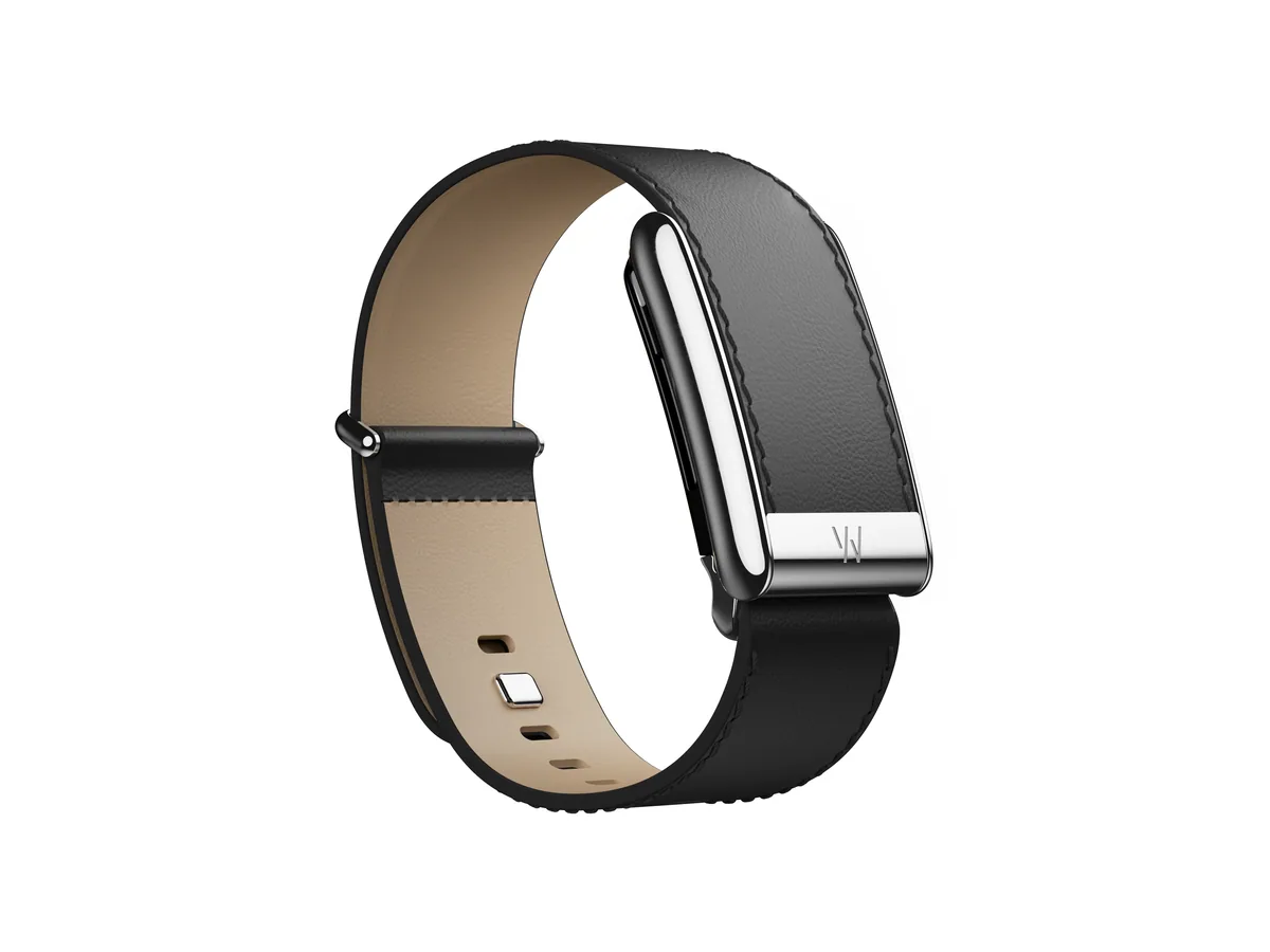WHOOP 5.0 — LeatherLuxe band in black